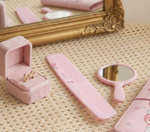 Detangling Comb with Cute Cartoon Graphic