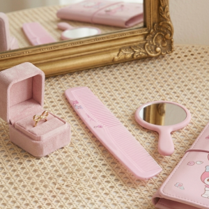 Detangling Comb with Cute Cartoon Graphic
